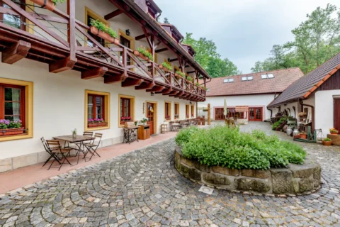 Černodolský mlýn - romantický penzion s restaurací